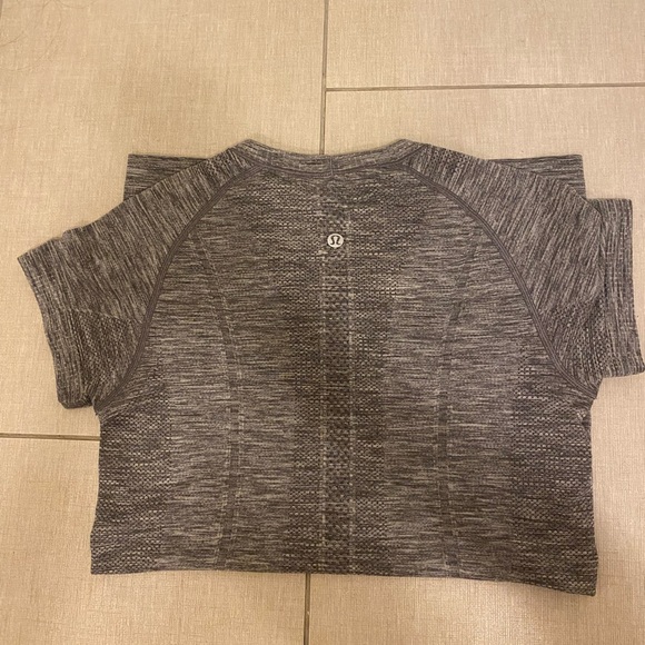 Lululemon swiftly tech short sleeve size 6 - Picture 3 of 3